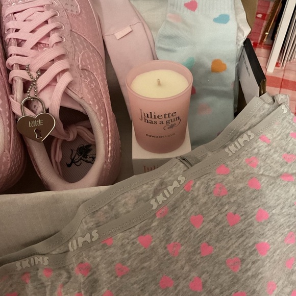 Valentine Nike 9 Air Force 1 Shoes-Skims Socks-Headband-Undies & Much More - Picture 7 of 15